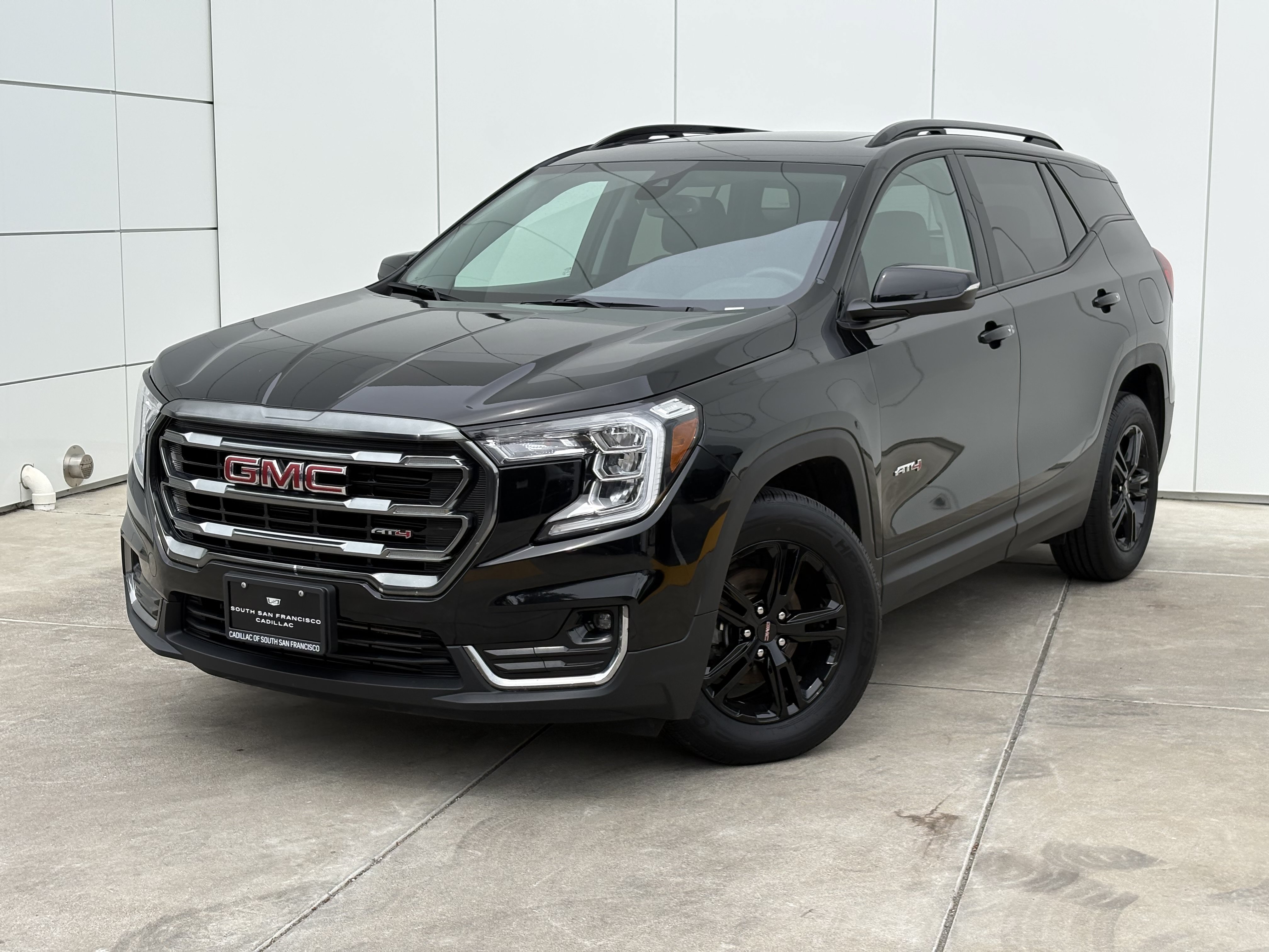 Used 2023 GMC Terrain AT4 AWD/4WD image 2