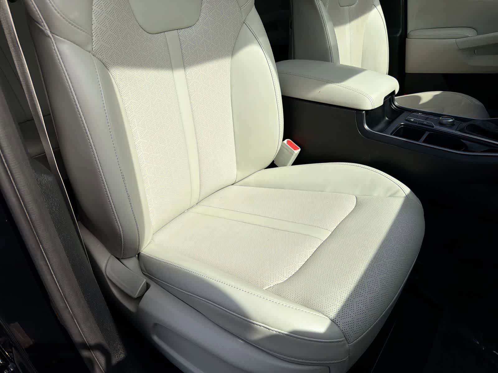 Used 2022 Kia Sorento S w/ Panoramic Sunroof Package AWD/4WD image 23