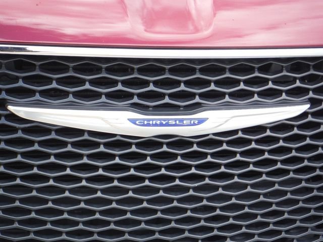 Certified 2018 Chrysler 300 Touring L image 6