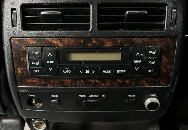 Used 2014 Toyota Land Cruiser image 48