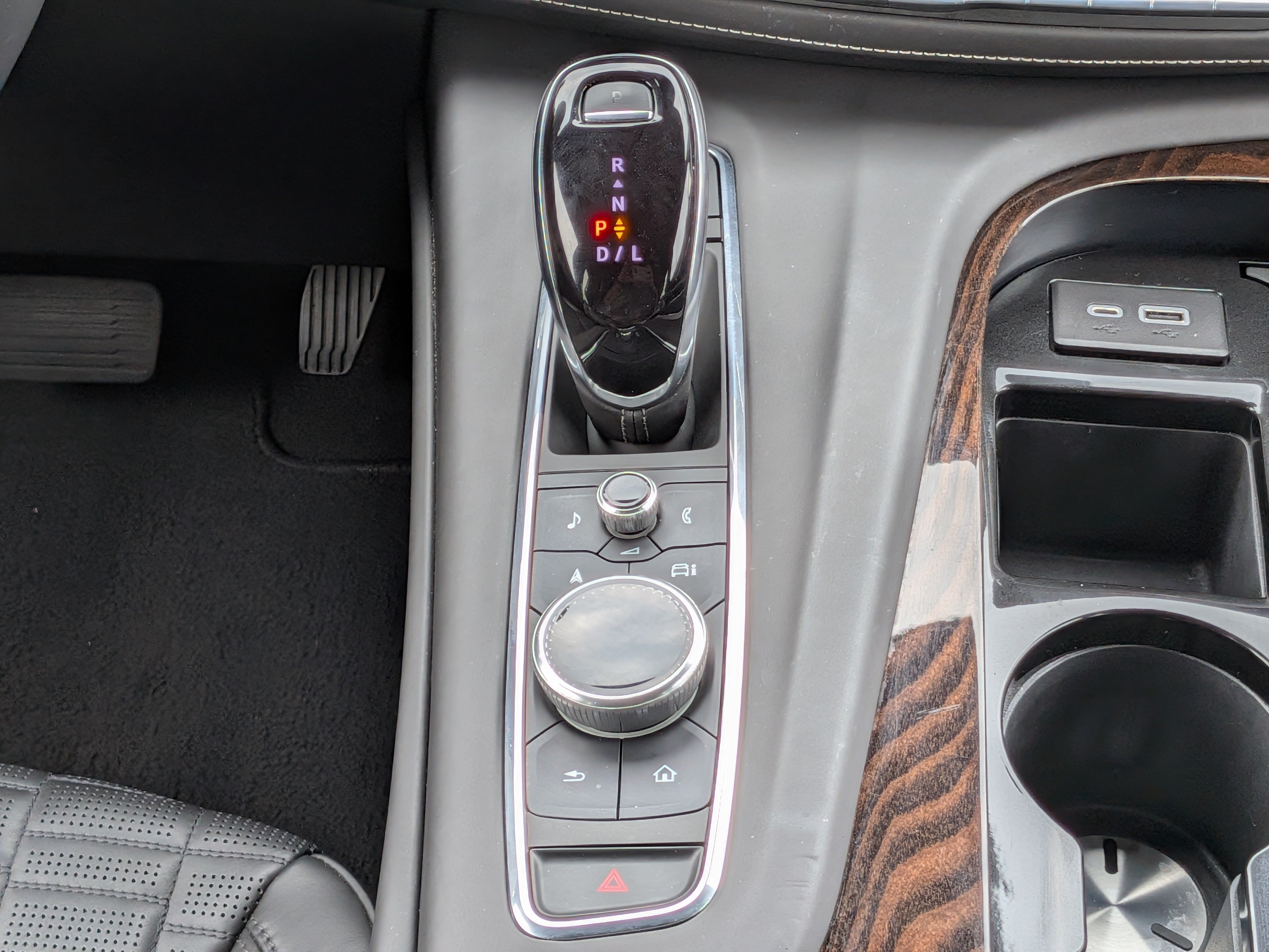 Certified 2022 Cadillac Escalade Premium Luxury Platinum w/ Heavy-Duty Trailer Package AWD/4WD image 21