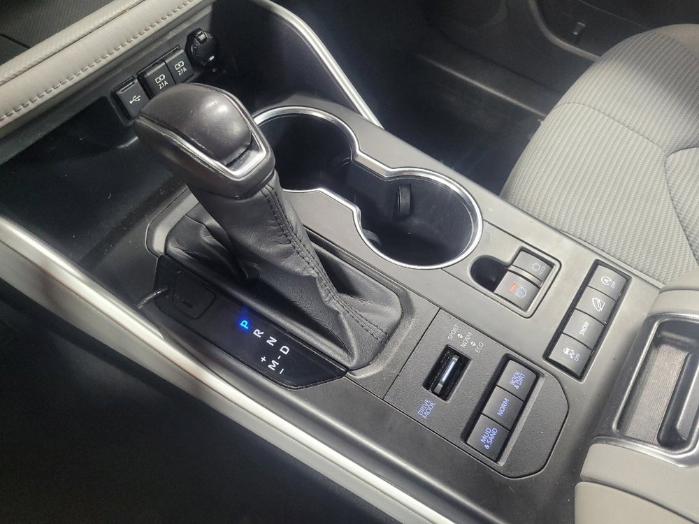 Used 2020 Toyota Highlander LE image 26