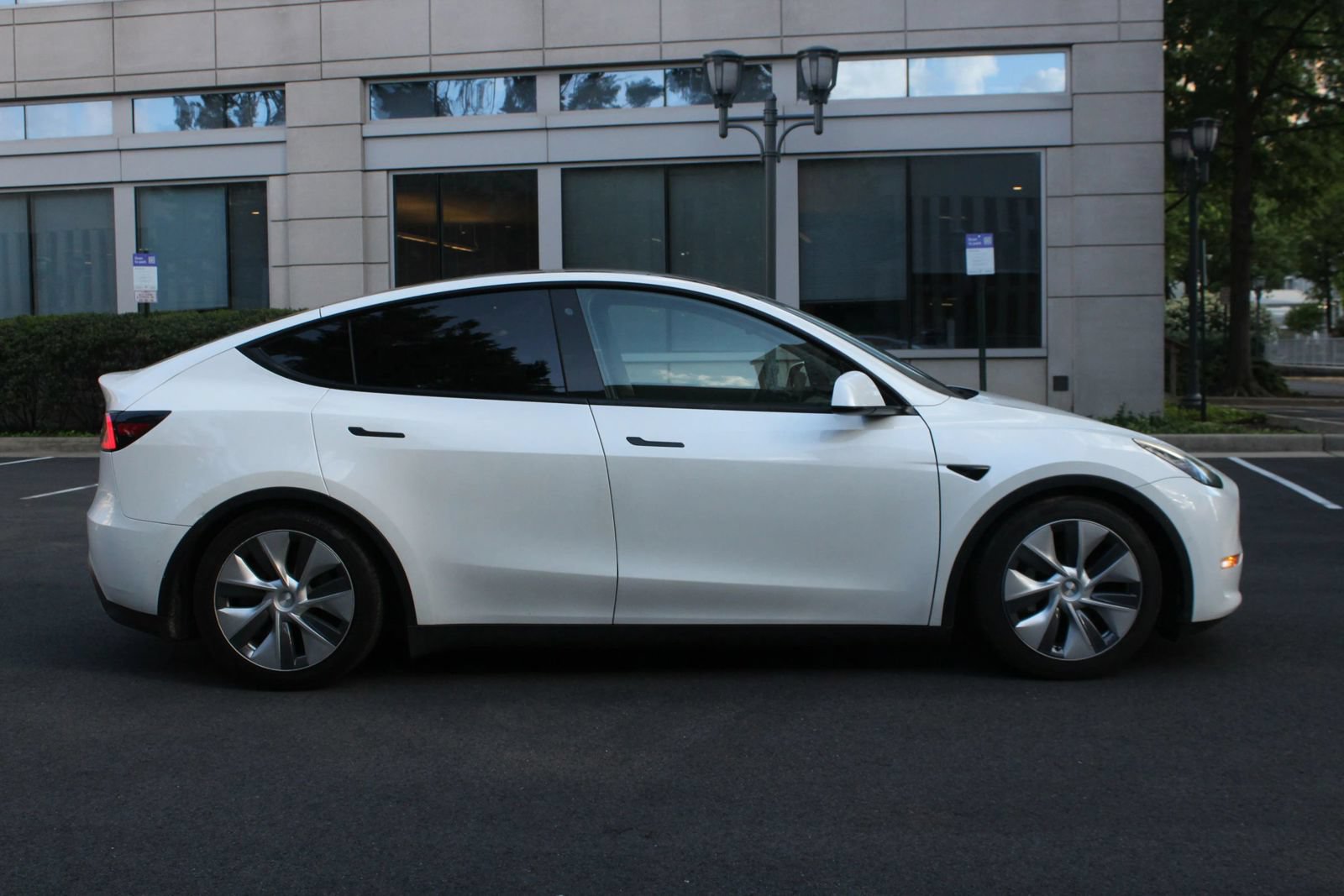 Used 2020 Tesla Model Y Long Range AWD/4WD image 6