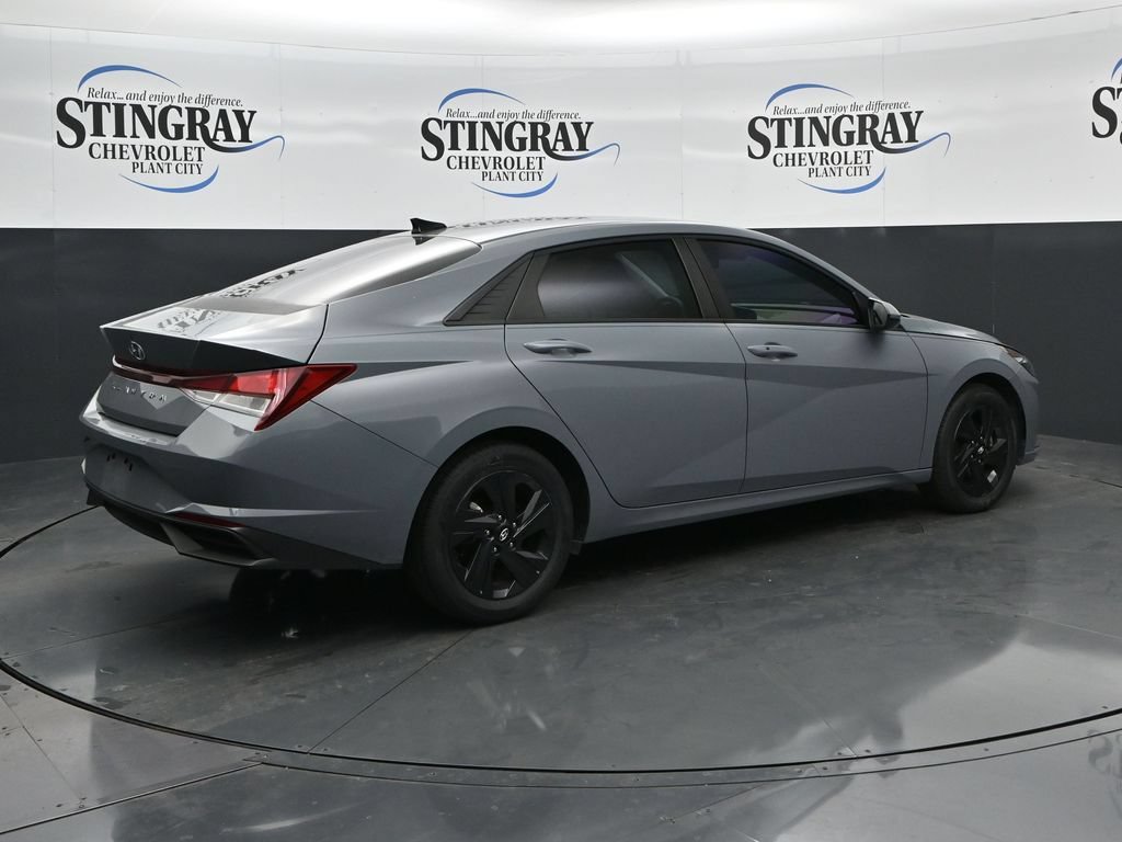 Used 2023 Hyundai Elantra SEL w/ Preferred Accessory Package FWD image 7