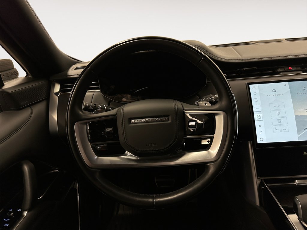 Used 2025 Land Rover Range Rover SE AWD/4WD image 13
