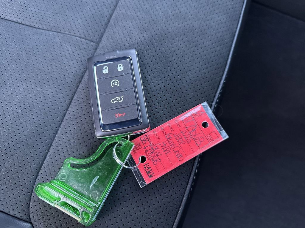 New 2025 Jeep Grand Cherokee Altitude image 28