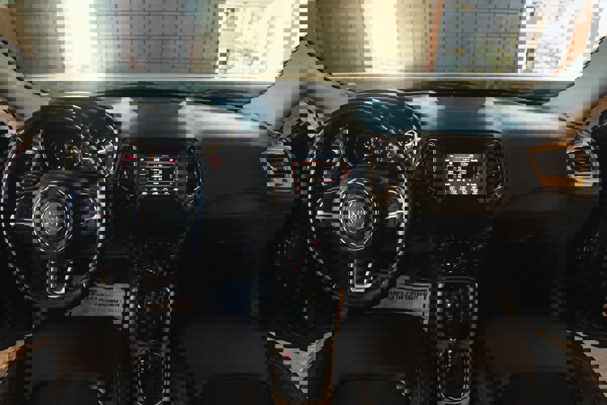 Used 2019 Jeep Compass Latitude image 18