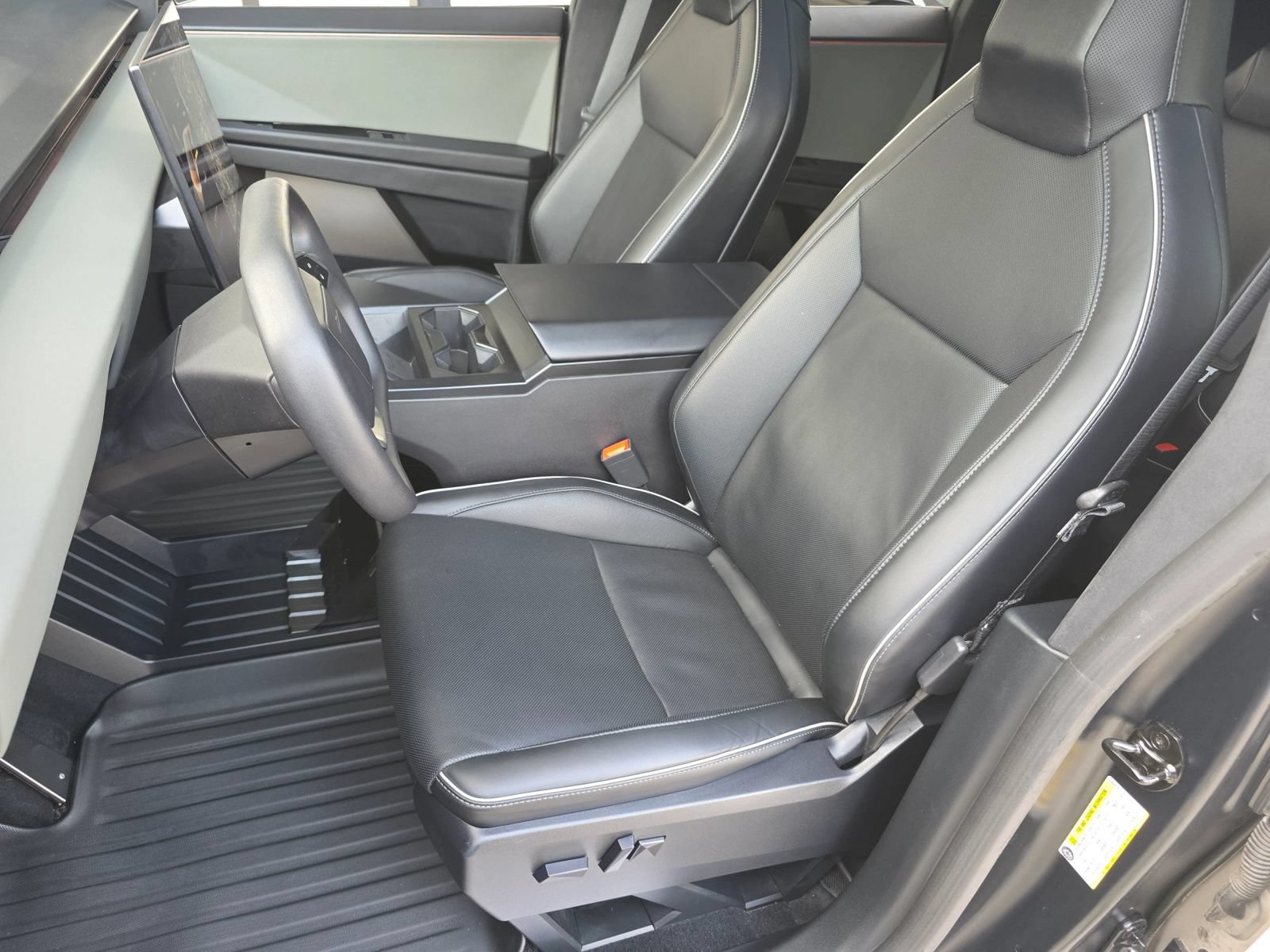 Used 2025 Tesla Cybertruck AWD Crew Cab image 16
