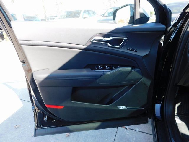 Used 2025 Kia Sportage SX image 13