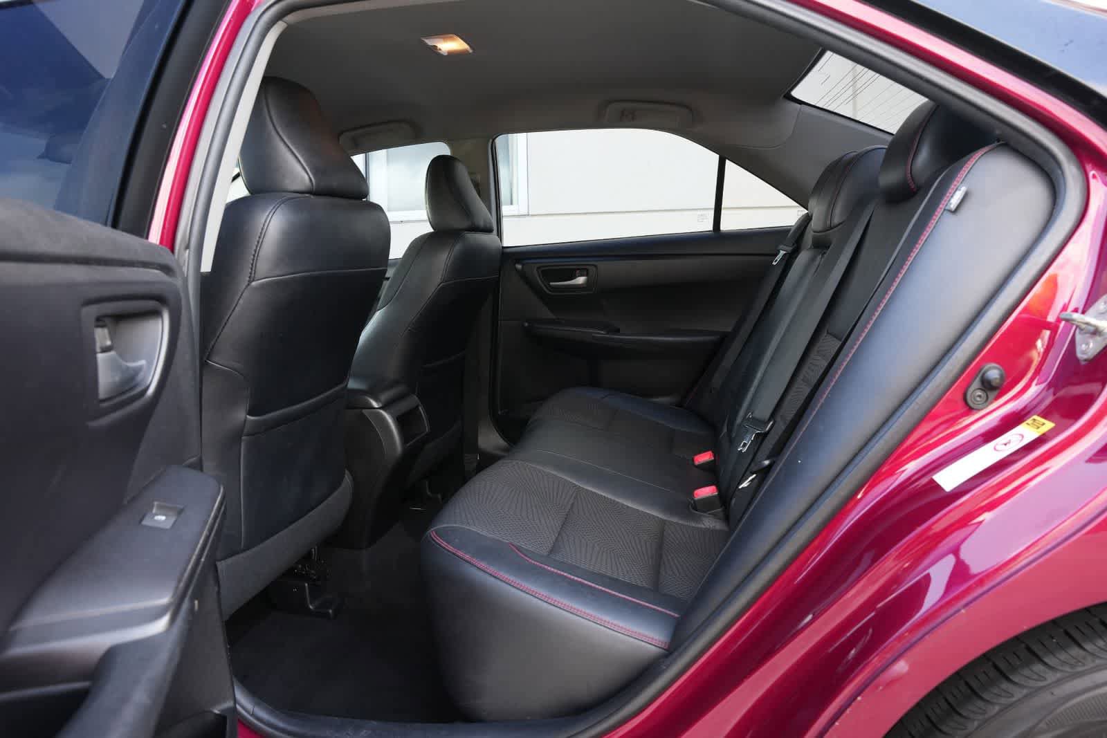Used 2016 Toyota Camry SE image 16