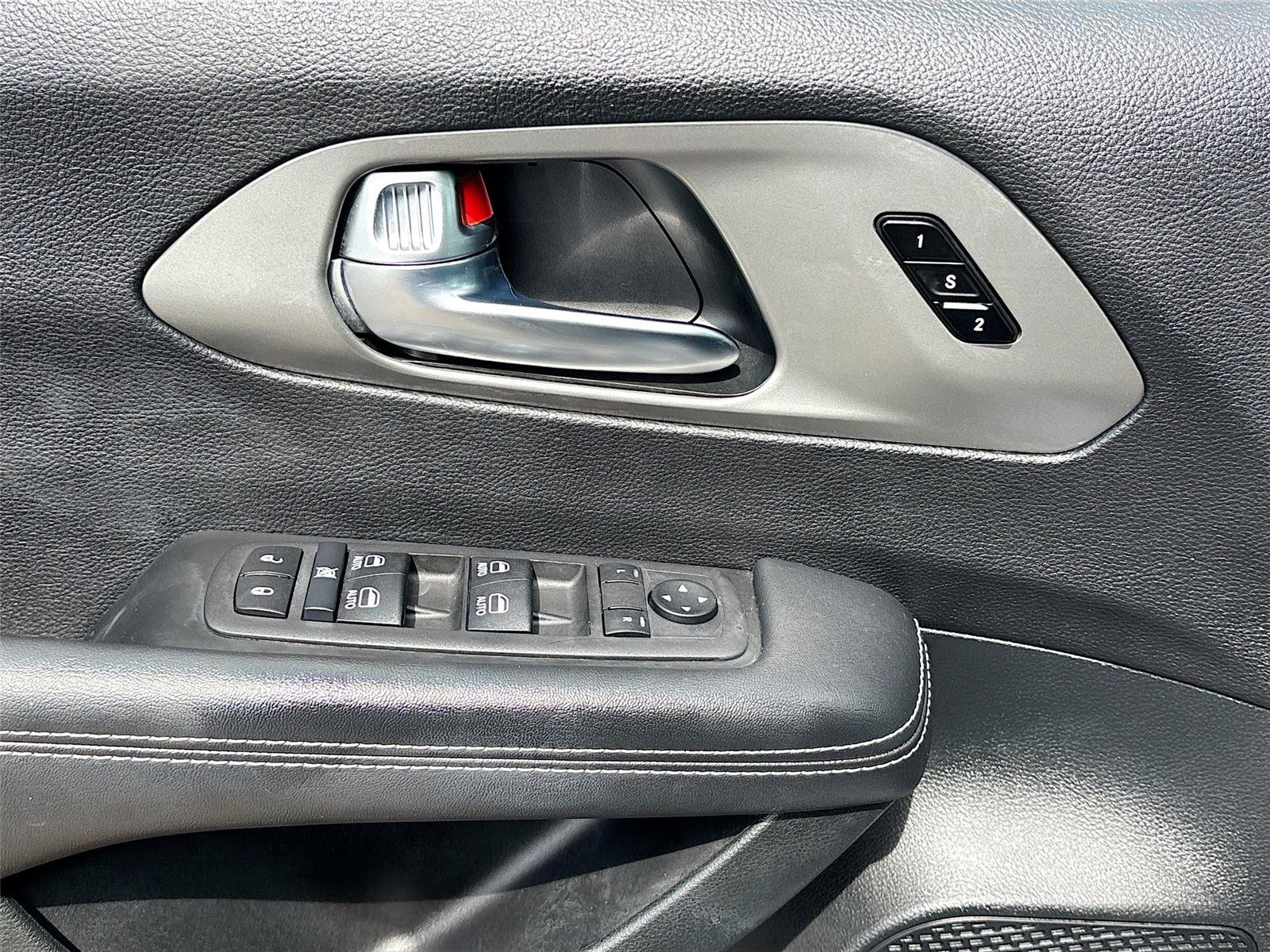 Used 2025 Chrysler Pacifica Select FWD image 17