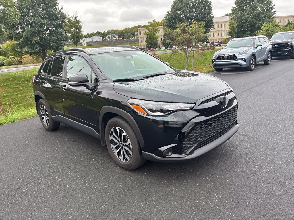 Used 2024 Toyota Corolla Cross AWD Hybrid w/ Moonroof Package image 2
