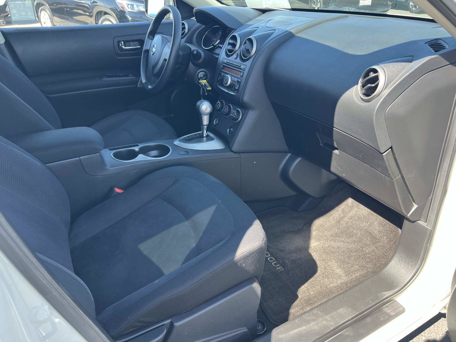 Used 2015 Nissan Rogue S FWD image 23