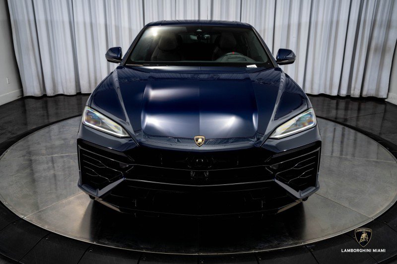 Used 2025 Lamborghini Urus SE image 3