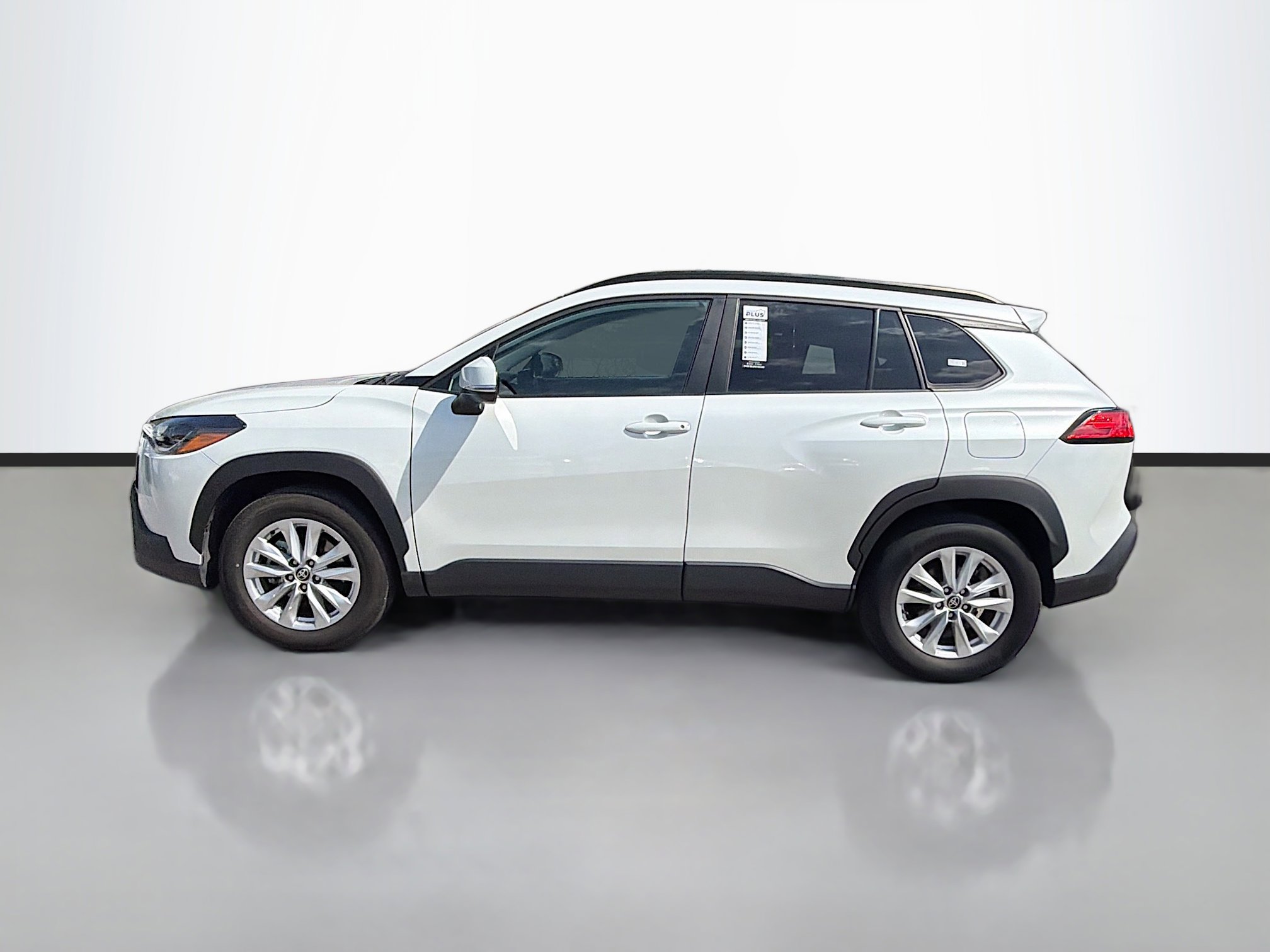 Used 2023 Toyota Corolla Cross LE image 6