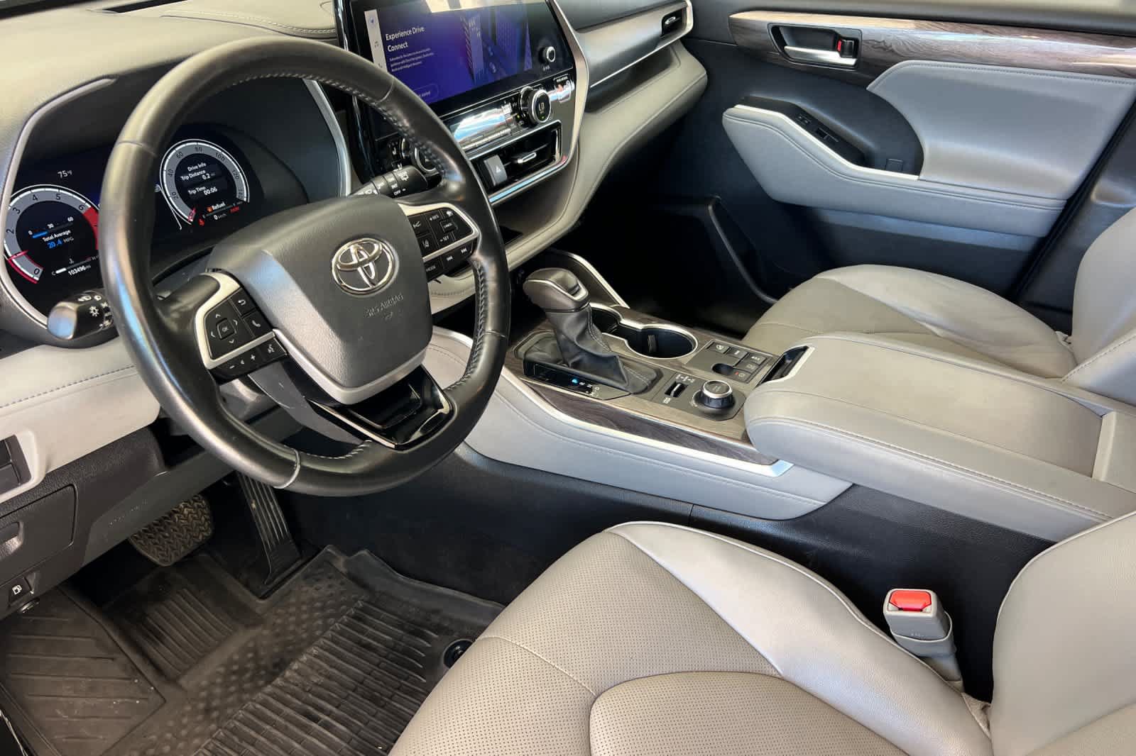 Used 2023 Toyota Highlander Limited AWD/4WD image 11