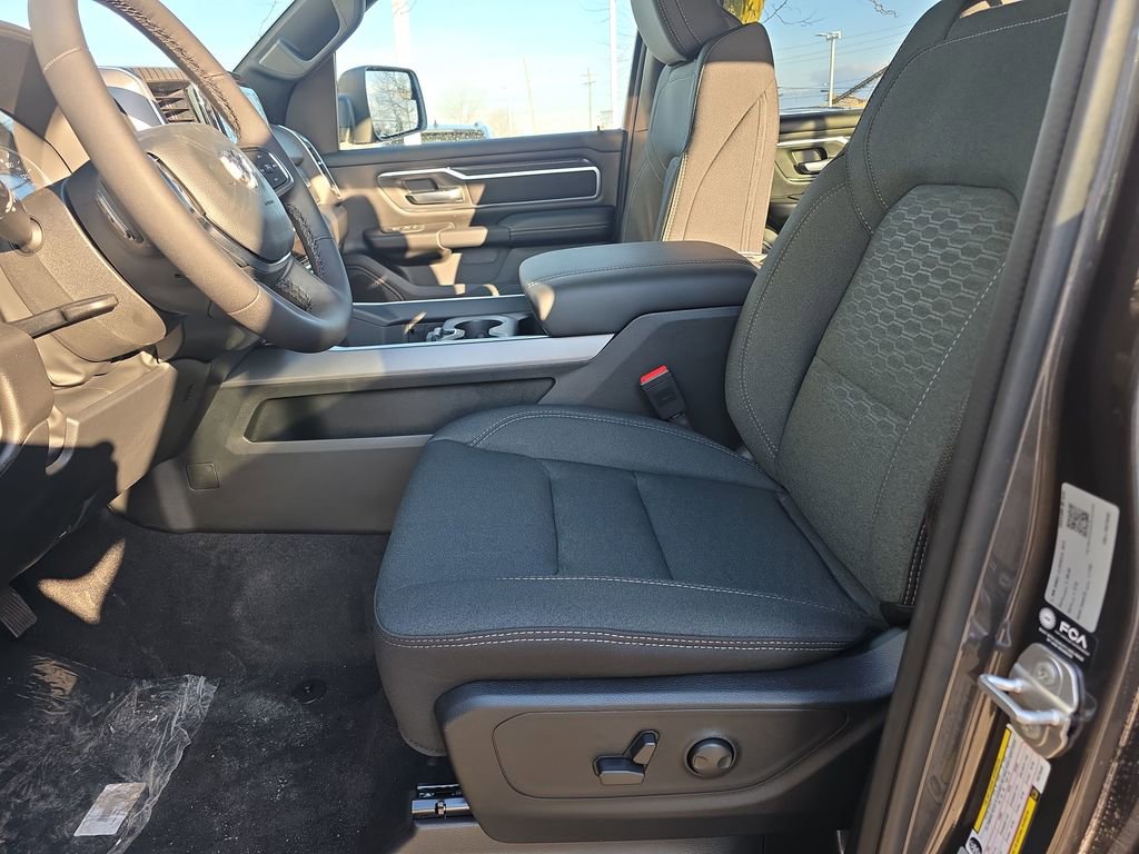 New 2026 RAM 1500 4x4 Crew Cab image 7