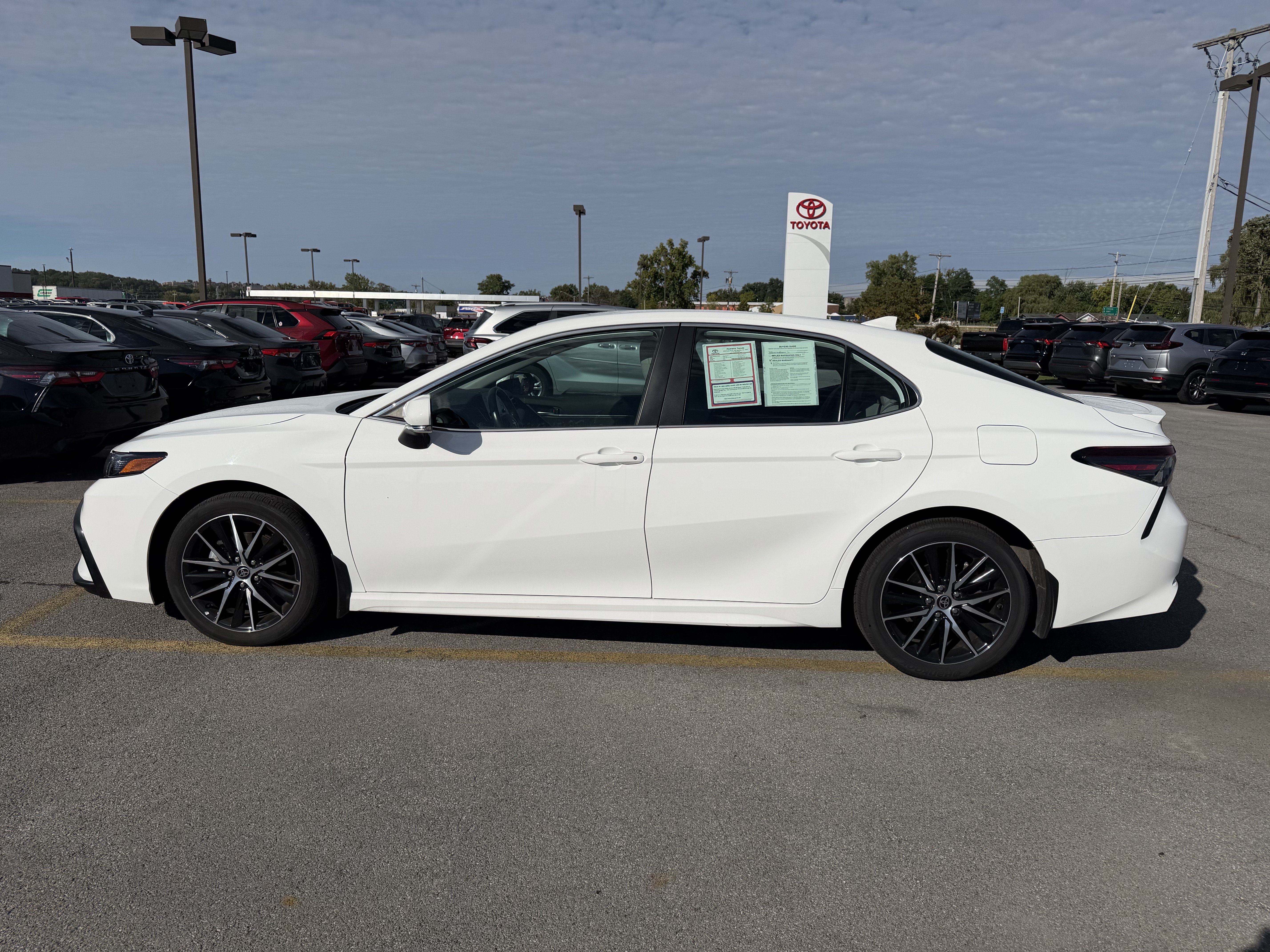 Used 2024 Toyota Camry SE AWD/4WD image 5