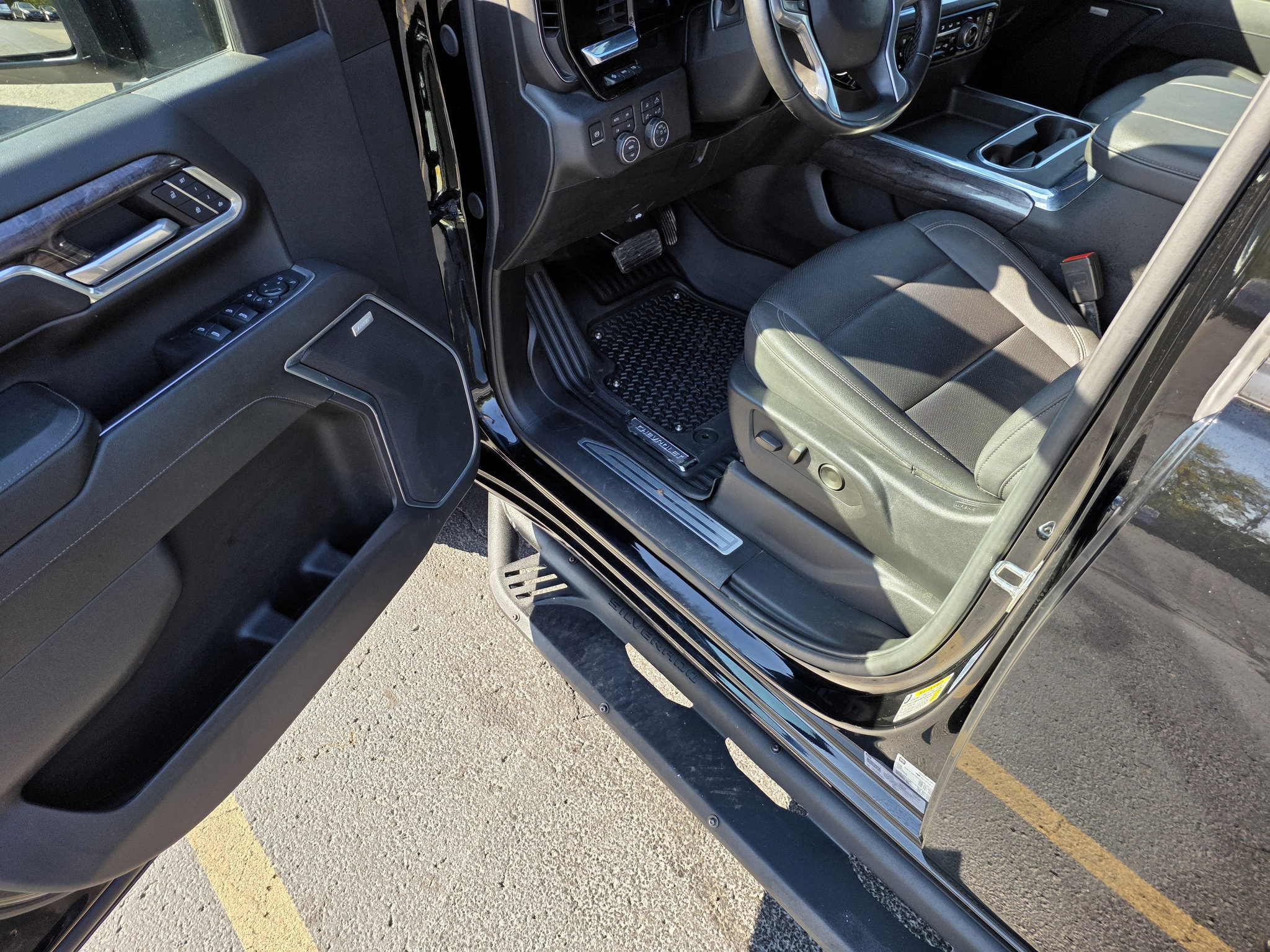 Used 2024 Chevrolet Silverado 3500 LTZ w/ LTZ Plus Package AWD/4WD image 19