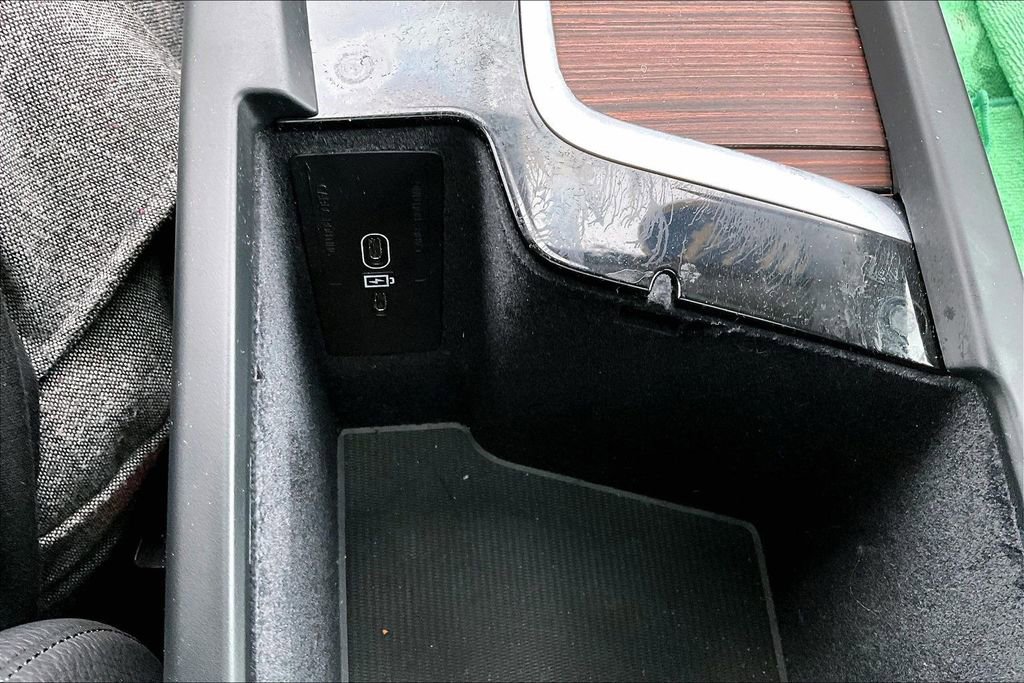 Certified 2024 Volvo XC60 B5 Plus w/ Climate Package image 16