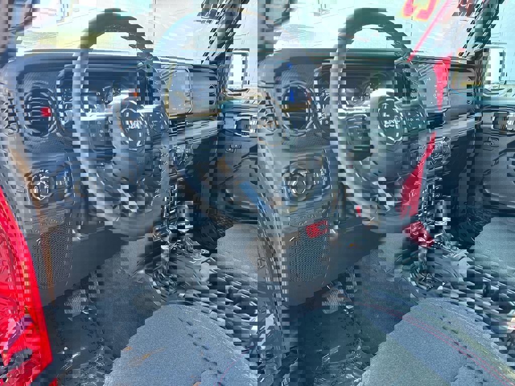 Used 2025 Jeep Wrangler Unlimited Rubicon image 12