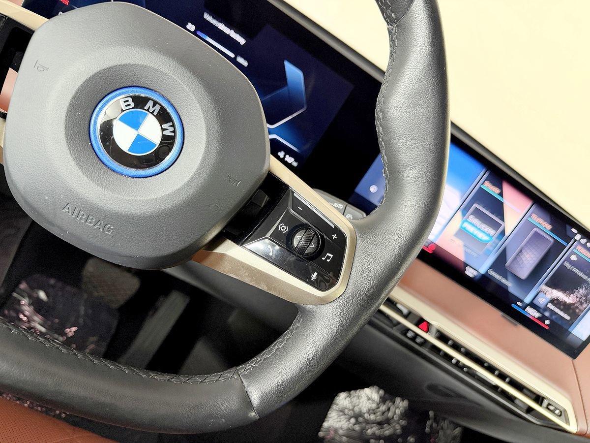Used 2023 BMW iX xDrive50 w/ Sport Package AWD/4WD image 61