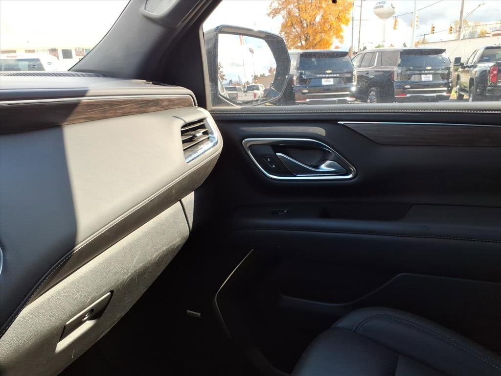 Used 2023 Chevrolet Suburban Z71 w/ Luxury Package image 23