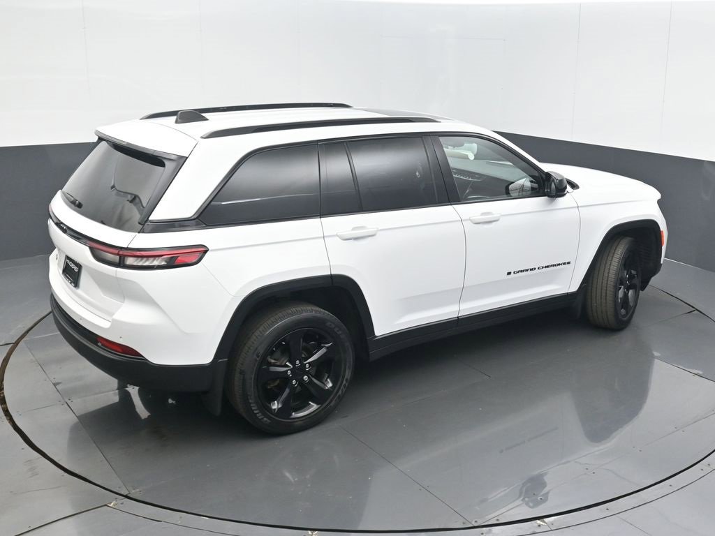 Used 2023 Jeep Grand Cherokee Altitude image 42
