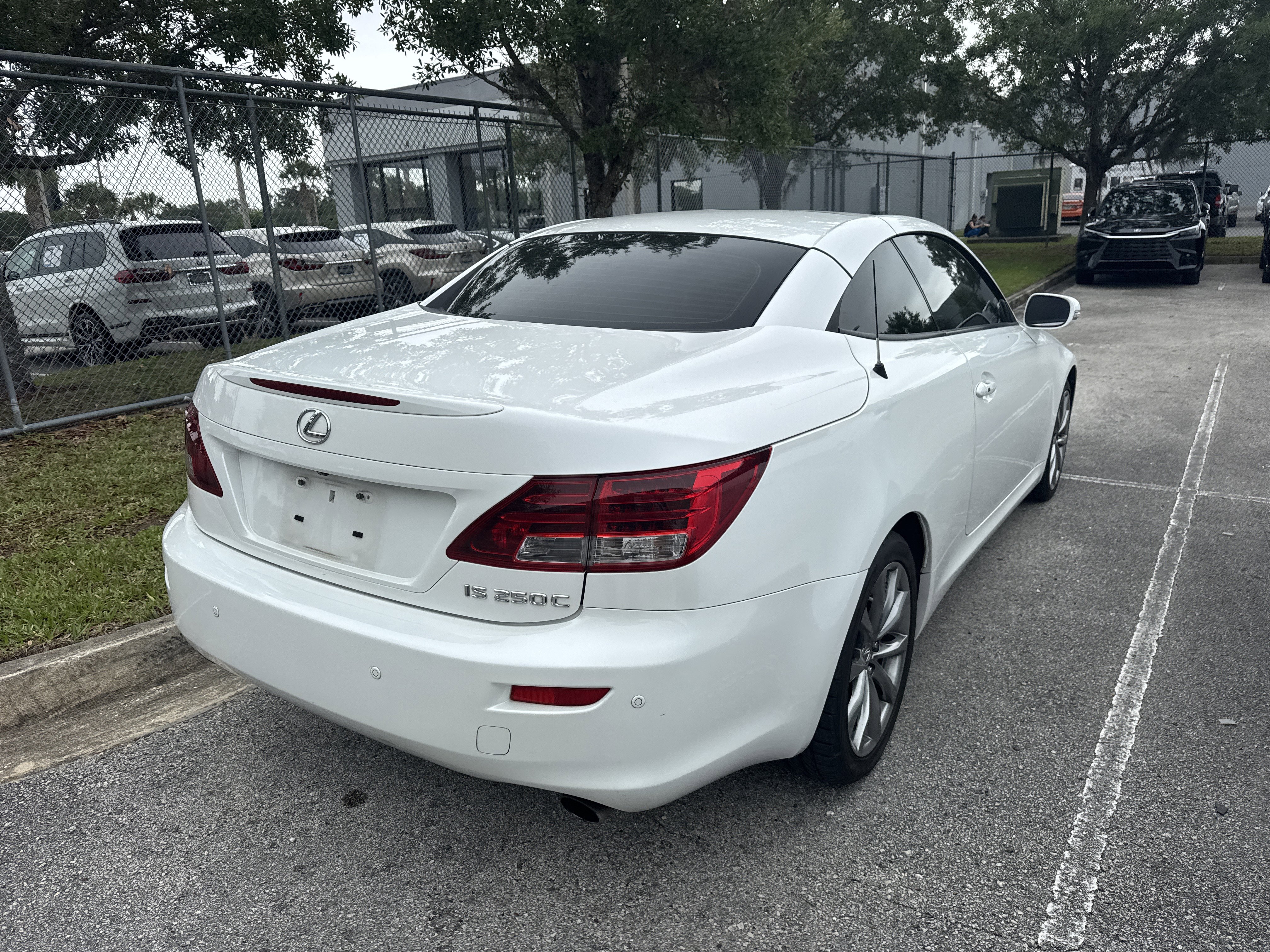 Used 2014 Lexus IS 250C w/ Luxury Package RWD image 3