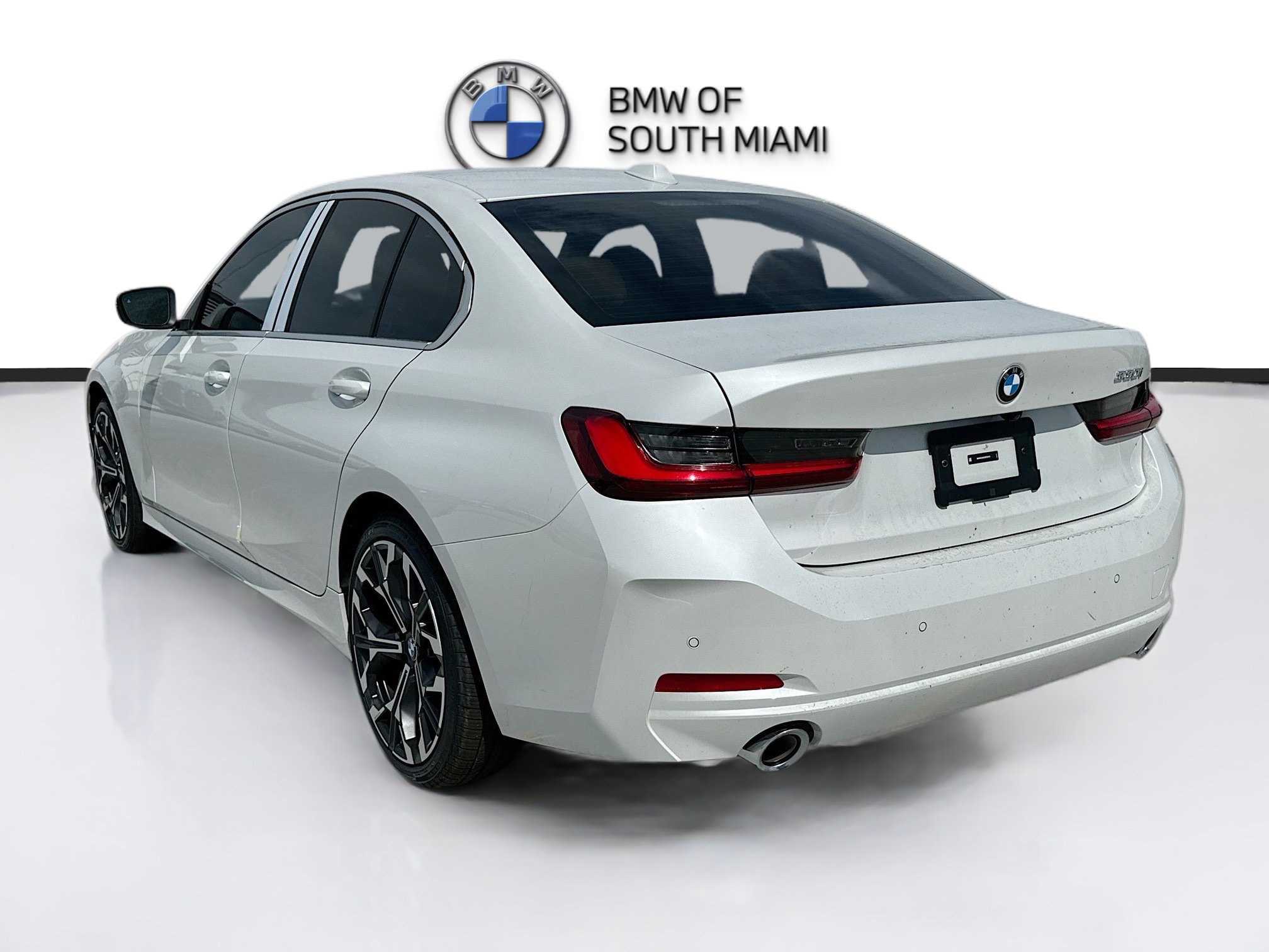 Used 2025 BMW 330i Sedan w/ Premium Package RWD image 5