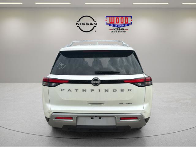 Used 2024 Nissan Pathfinder SL image 3