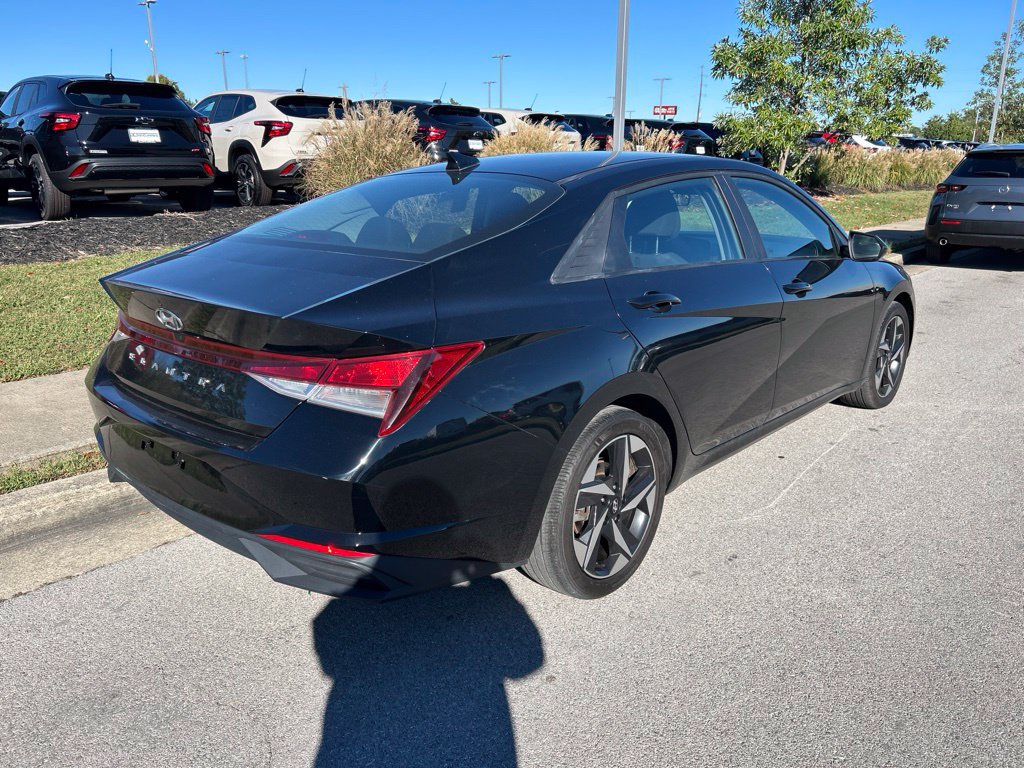 Used 2023 Hyundai Elantra SEL w/ Convenience Package FWD image 3