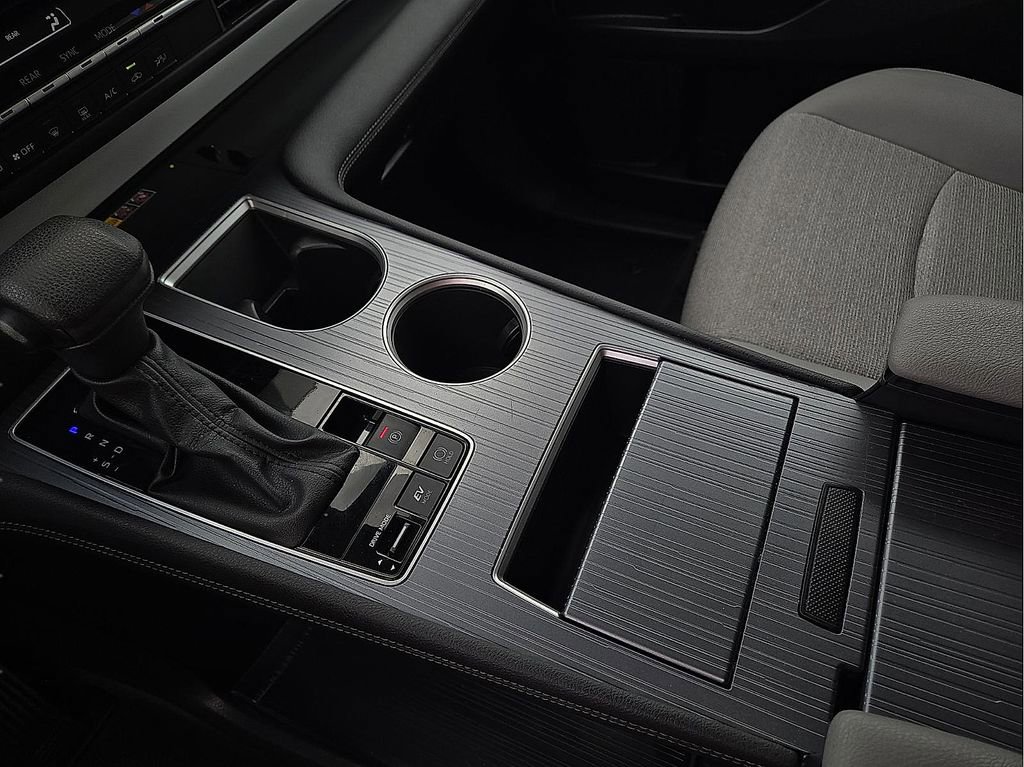 Used 2025 Toyota Sienna LE image 20