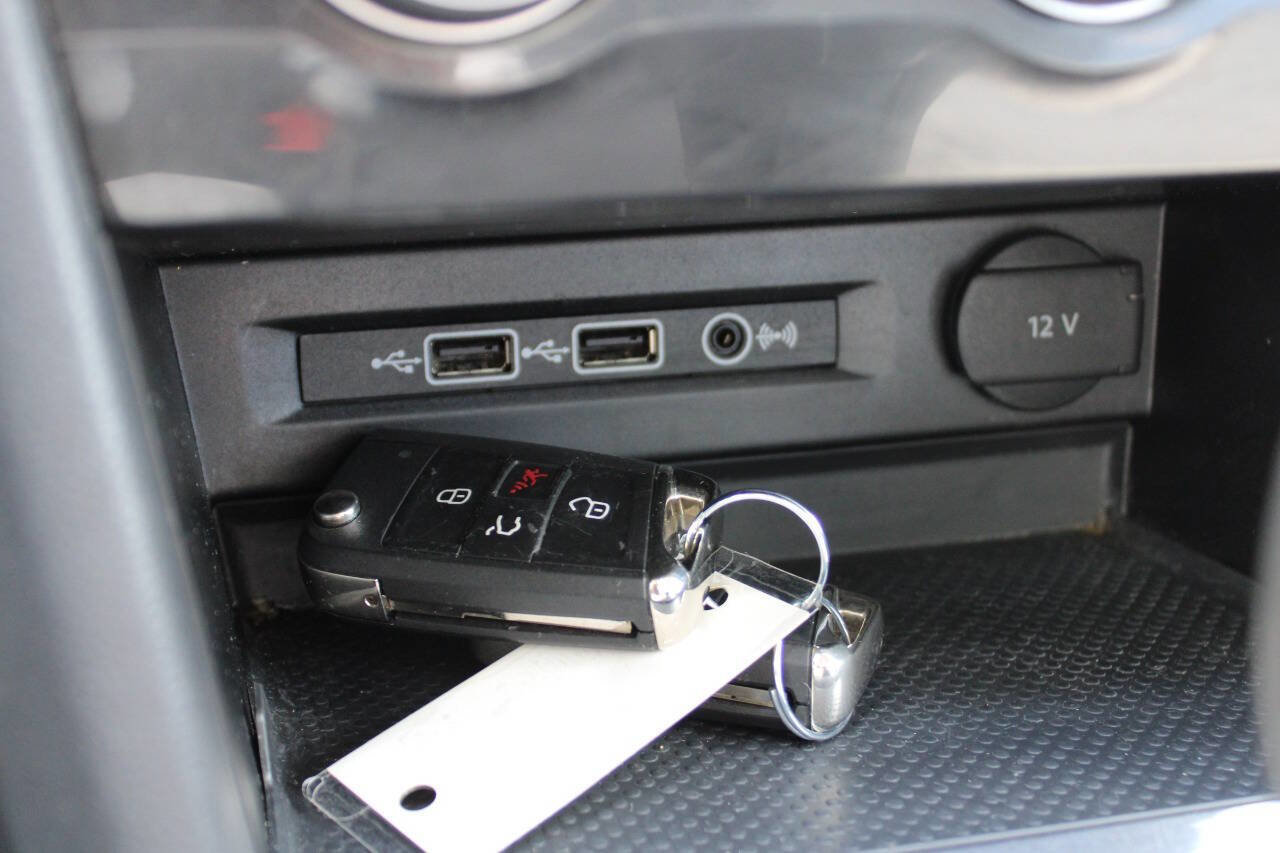 Used 2018 Volkswagen Tiguan SE image 23