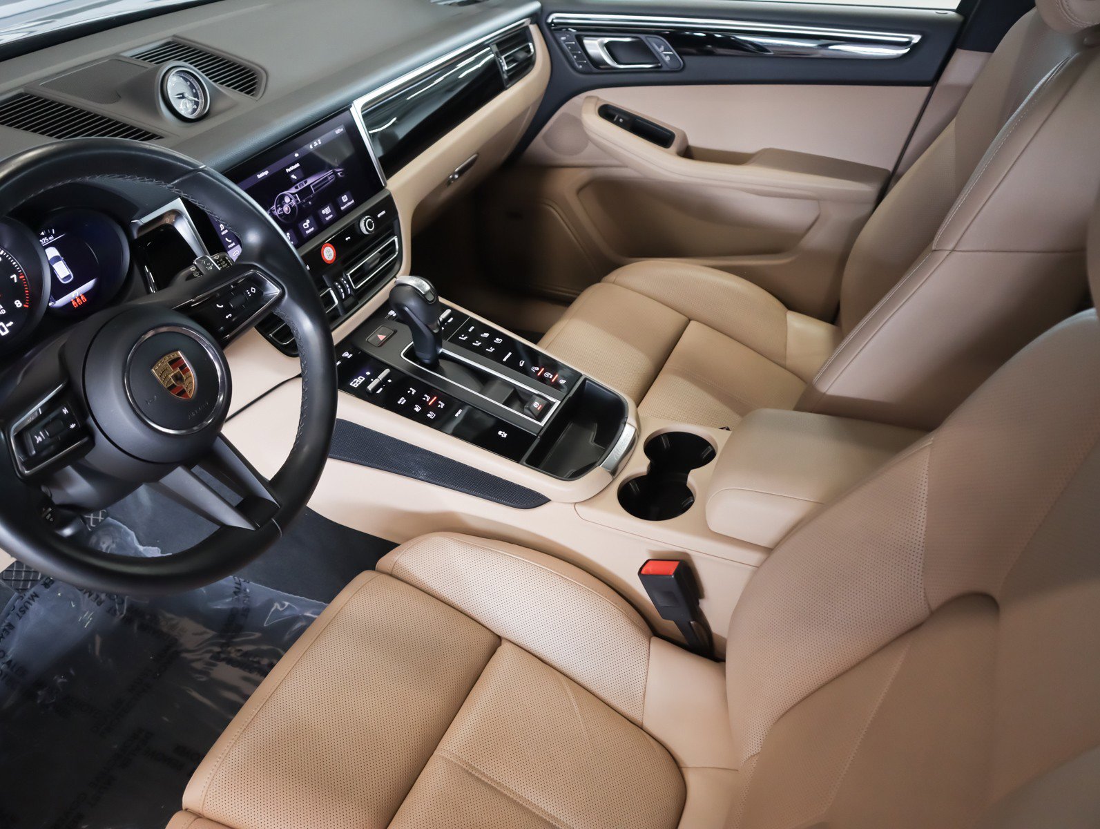 Certified 2023 Porsche Macan image 15