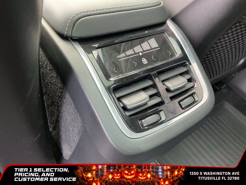Used 2023 Volvo XC60 B5 Ultimate w/ Protection Package Premier FWD image 27