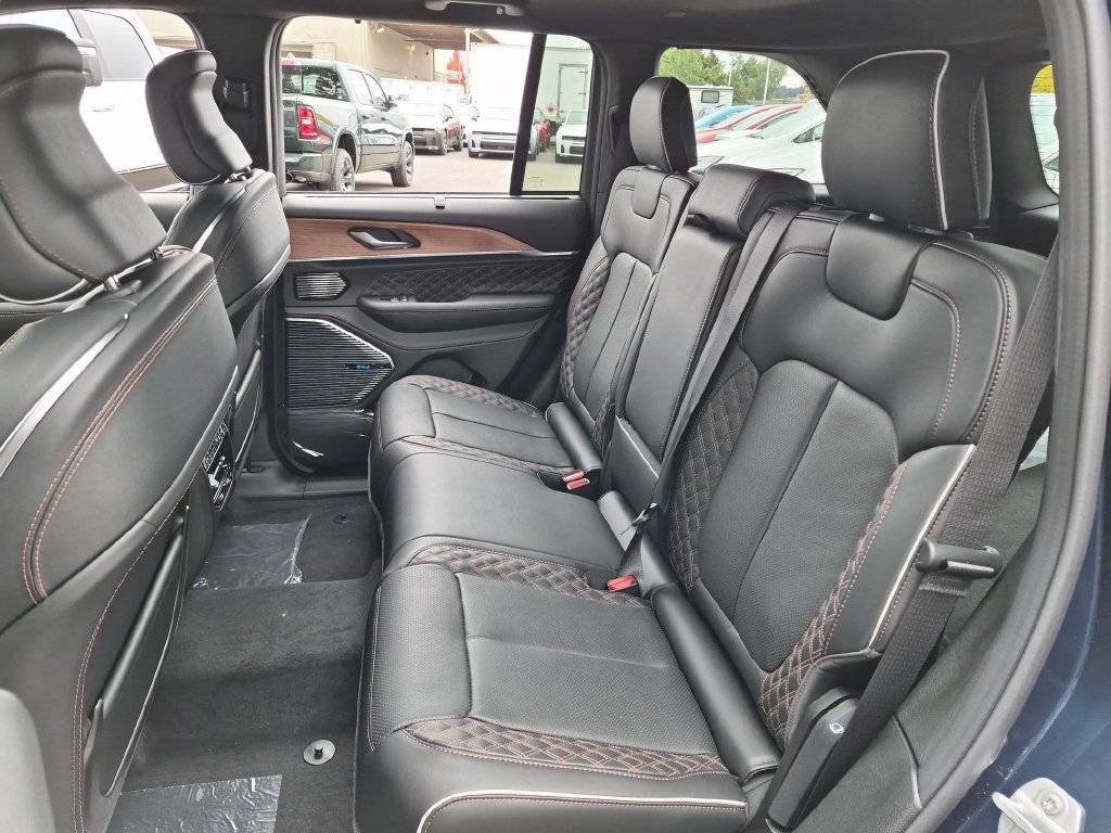 New 2027 Jeep Grand Cherokee Summit AWD/4WD image 14