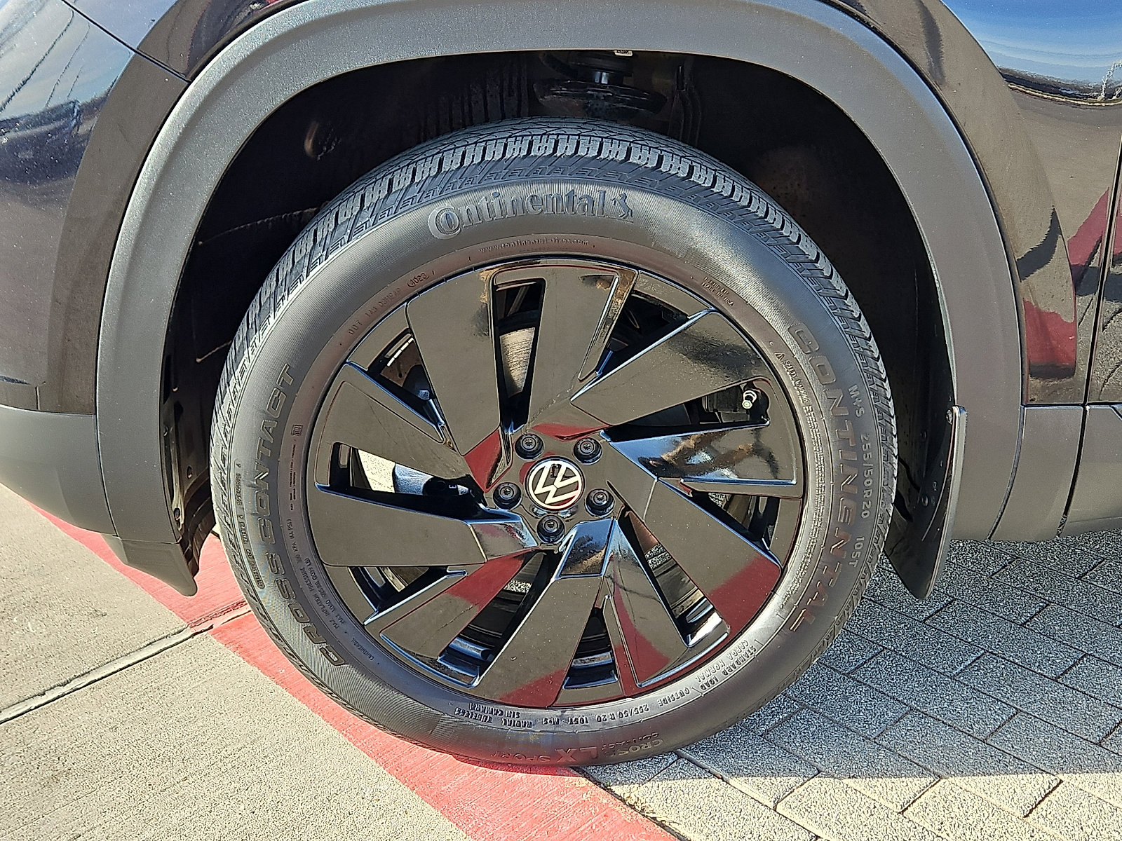 Used 2024 Volkswagen Atlas SE w/ Black Wheel Package image 5