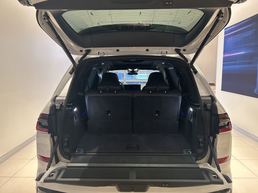 Used 2024 BMW X7 M60i w/ Executive Package image 18