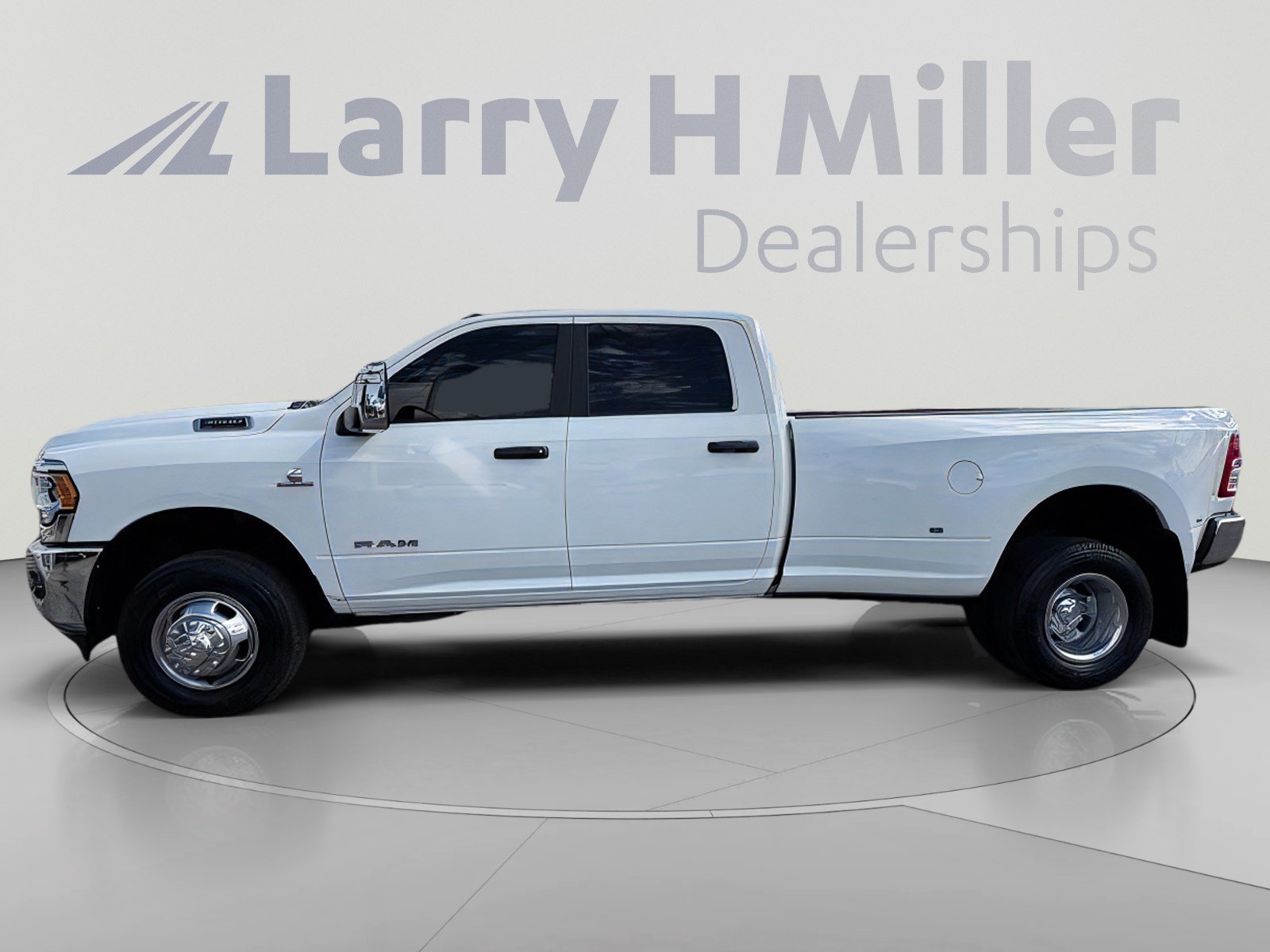 Used 2023 RAM 3500 Big Horn w/ Level 1 Equipment Group AWD/4WD image 2