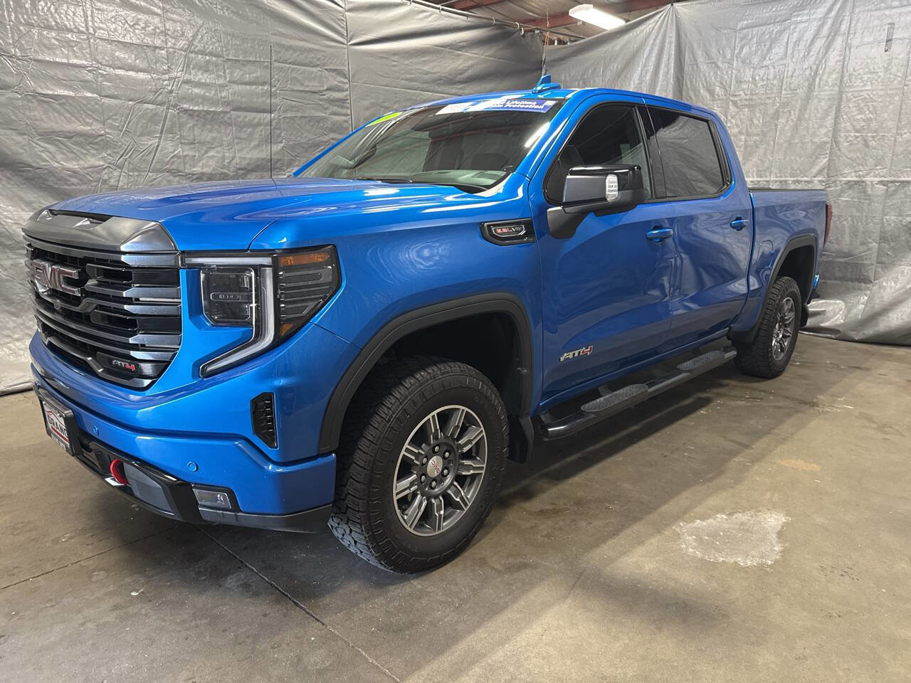 Used 2024 GMC Sierra 1500 AT4 w/ AT4 Preferred Package image 7