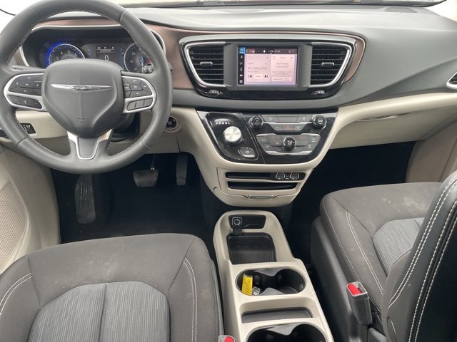 Used 2023 Chrysler Voyager LX image 14