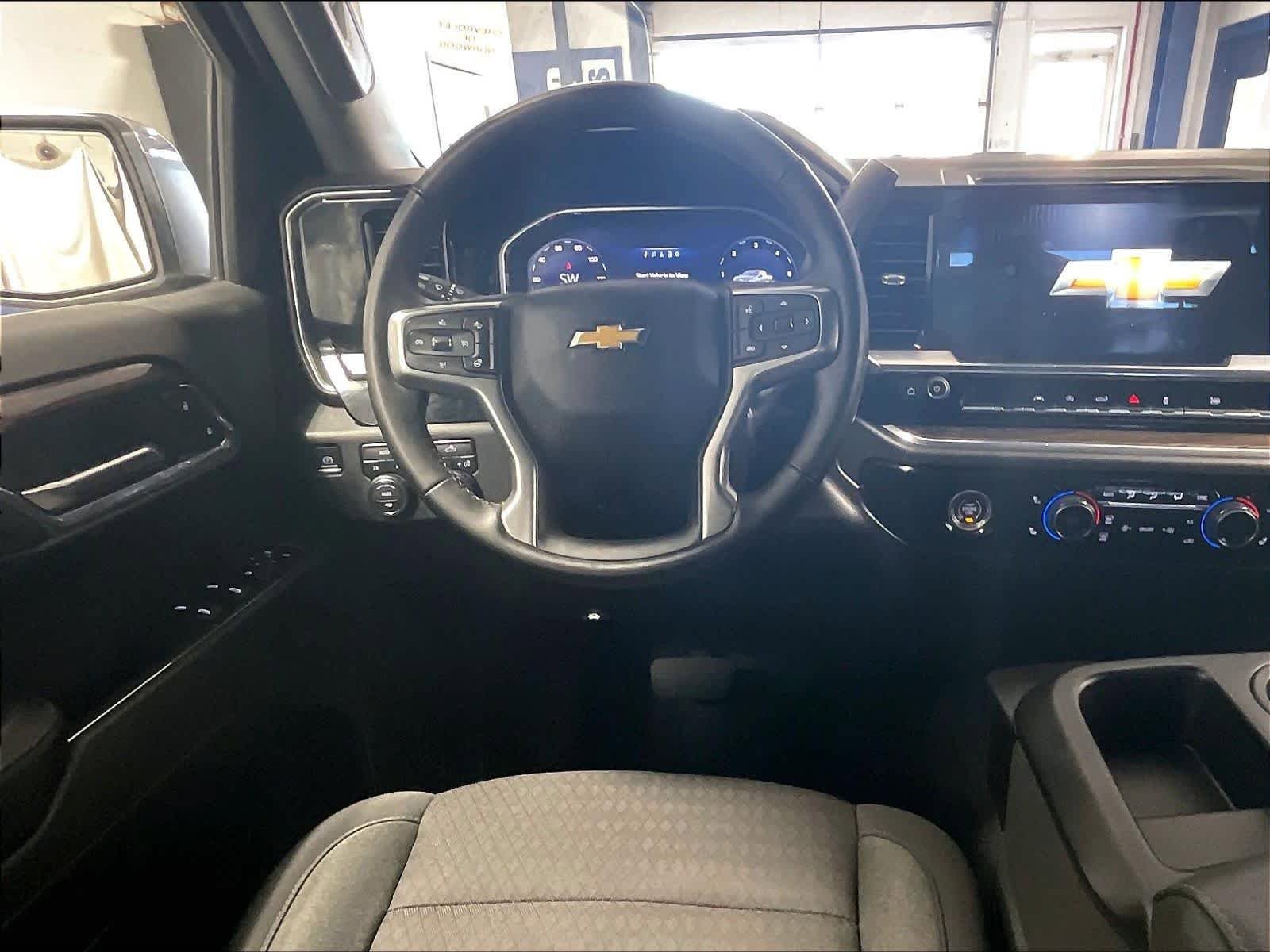 Used 2024 Chevrolet Silverado 1500 LT AWD/4WD image 17