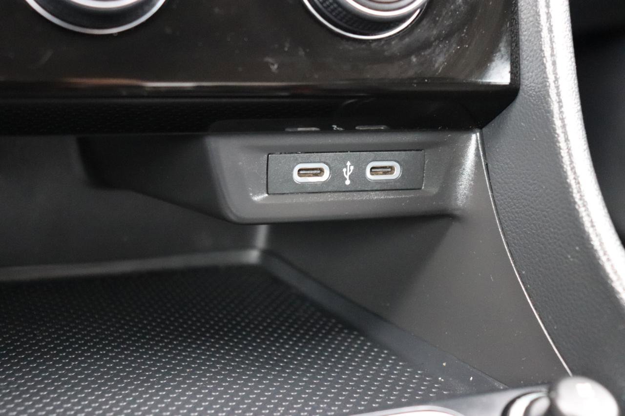 Used 2024 Volkswagen Jetta SE FWD image 33