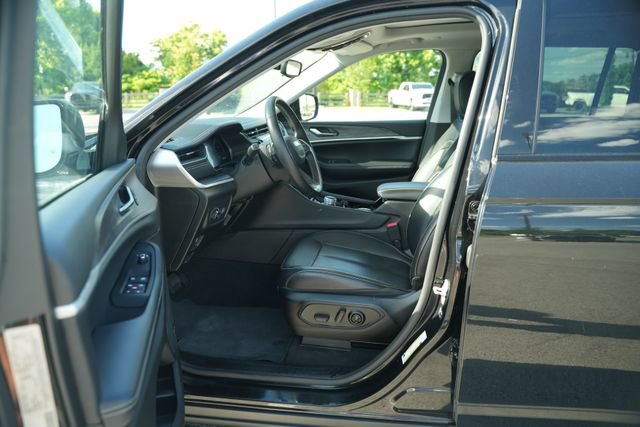Used 2022 Jeep Grand Cherokee L Limited AWD/4WD image 14