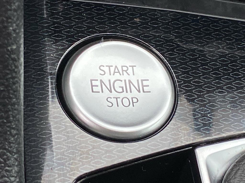 Used 2025 Volkswagen Taos SE image 19