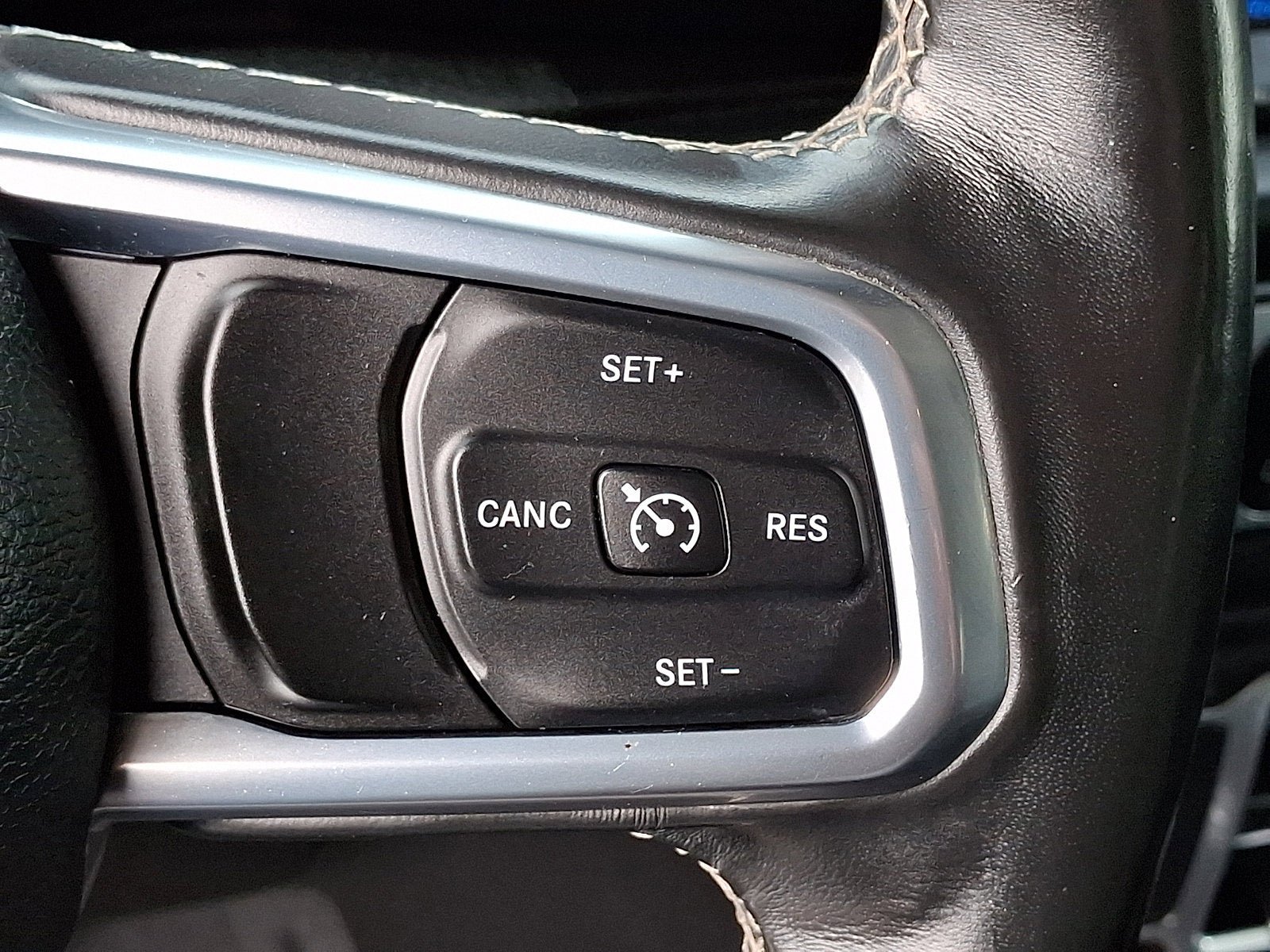 Used 2018 Jeep Wrangler Unlimited Sahara image 25