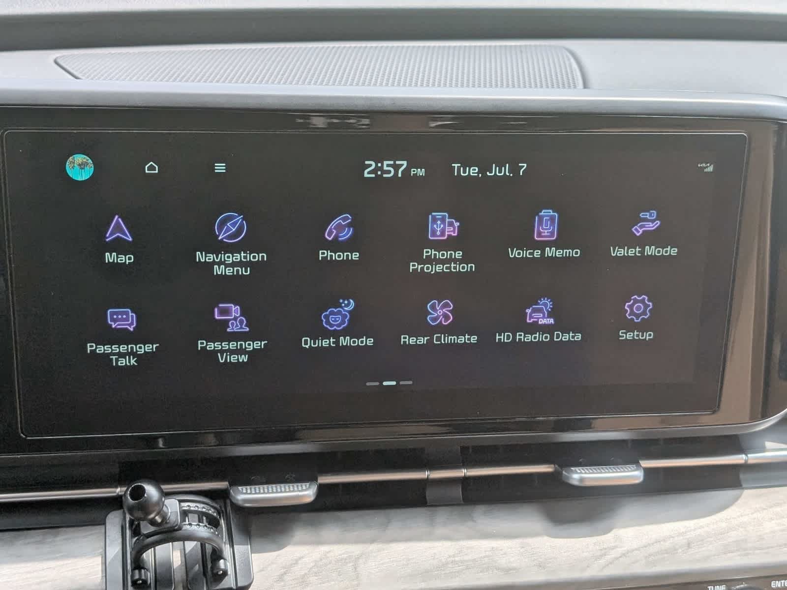 Used 2024 Kia Carnival EX FWD image 30