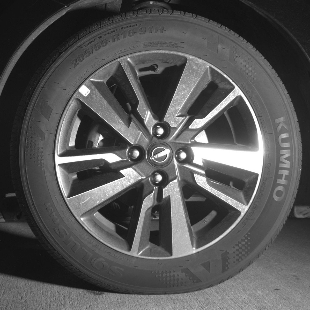 Used 2025 Nissan Versa SV image 12