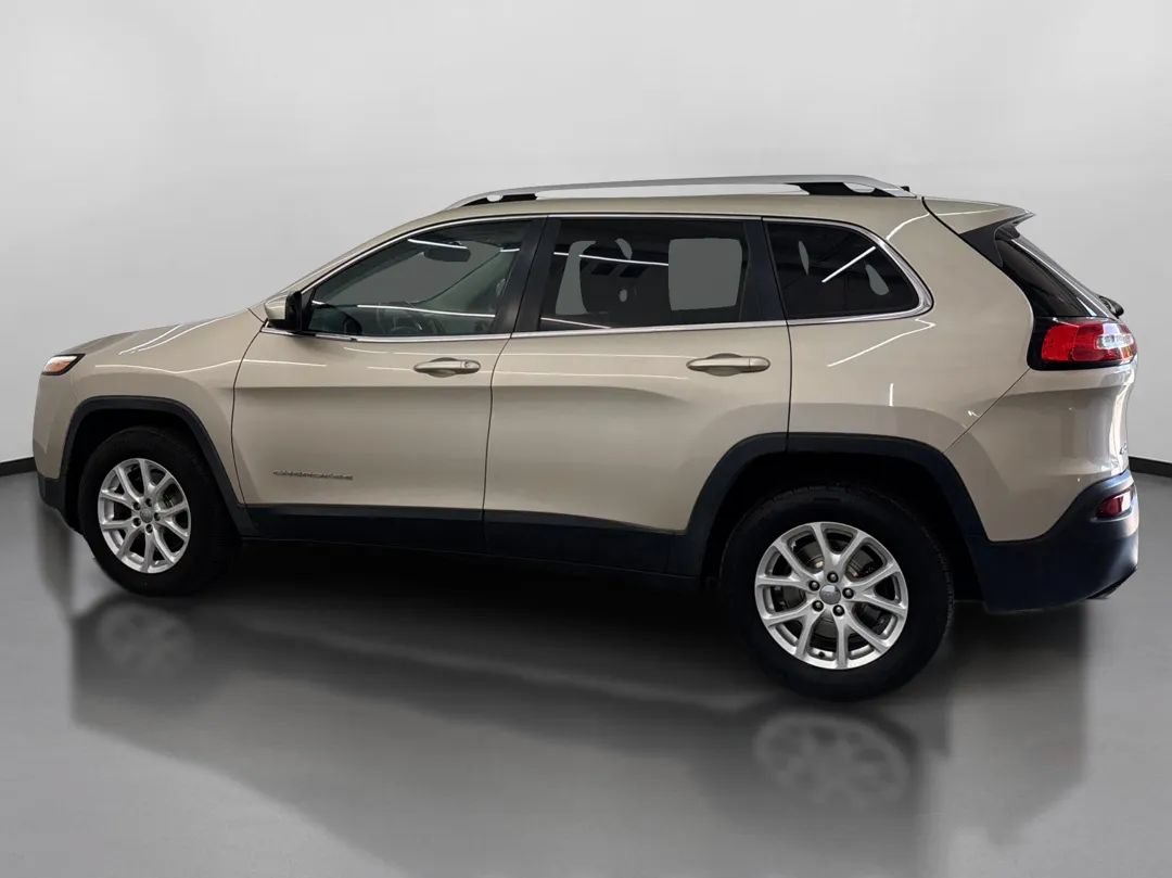 Used 2015 Jeep Cherokee Latitude w/ Cold Weather Group AWD/4WD image 5